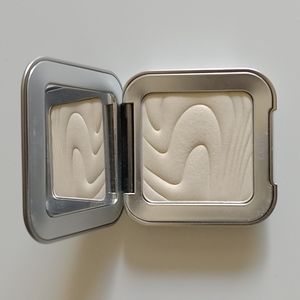 REM BEAUTY miss Venus highlighter